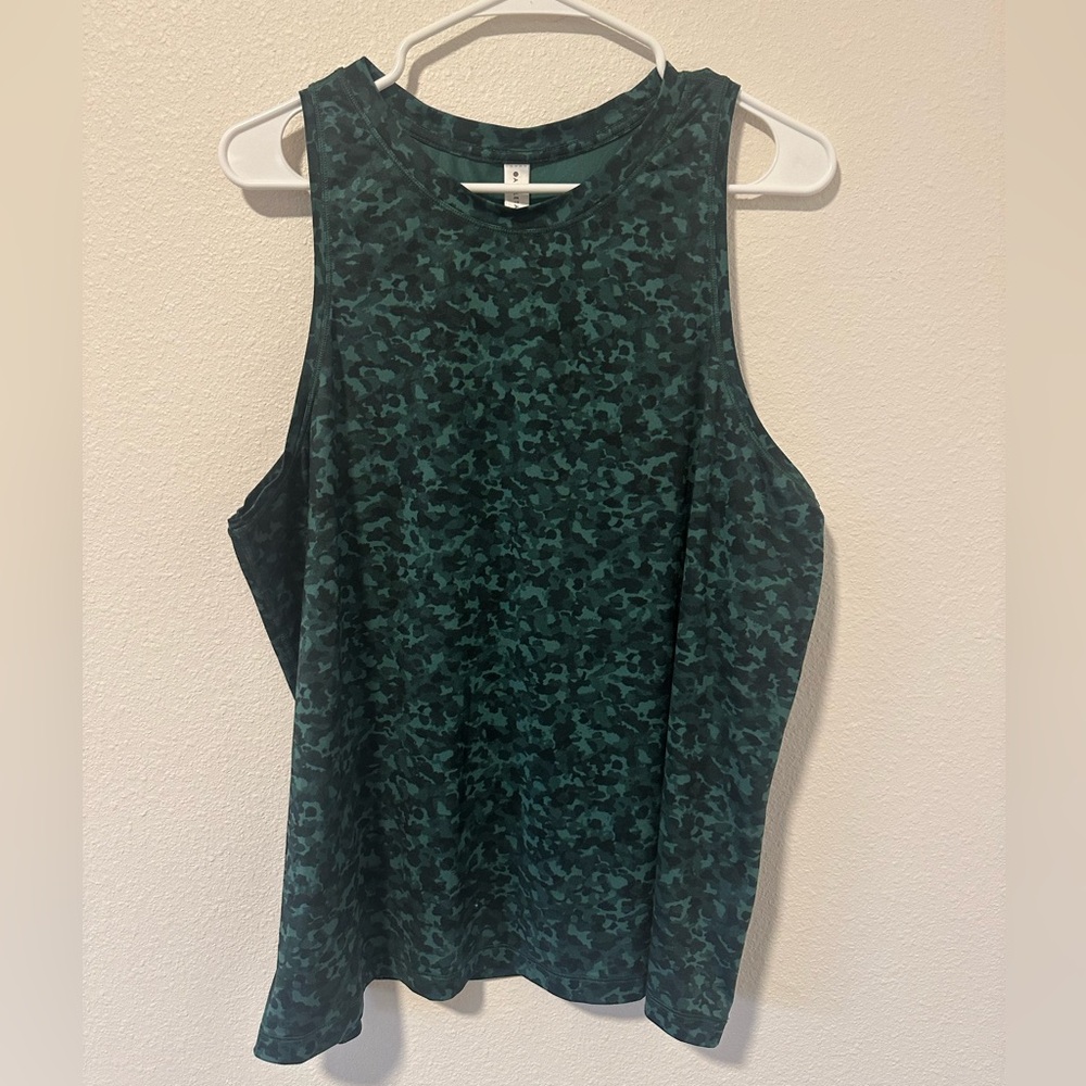 Athleta Ultimate Printed Muscle Tank Rare Green Camo High Neck Workout Top Sz XL